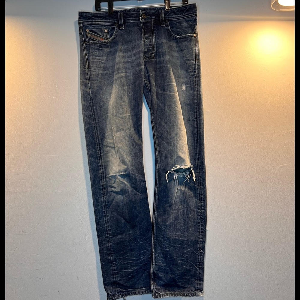Diesel jeans  distressed Men’s size 33/34 LARKEE Regular Straight fit